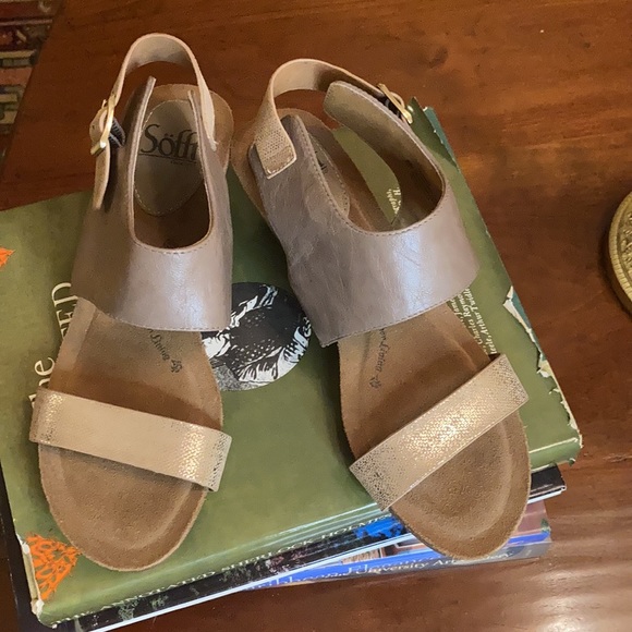 Sofft Tan and Rose gold Leather Wedge Sandals - Picture 2 of 13